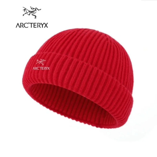 Шапка вязанная Arc'teryx red
